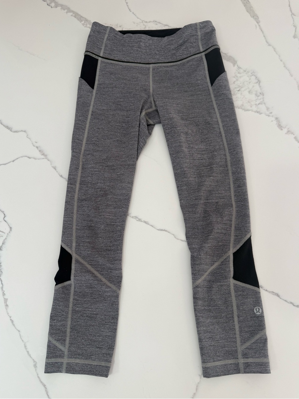 Lululemon Pace Rival Crop Leggings 22” Sz 4 Gray Black Pocket